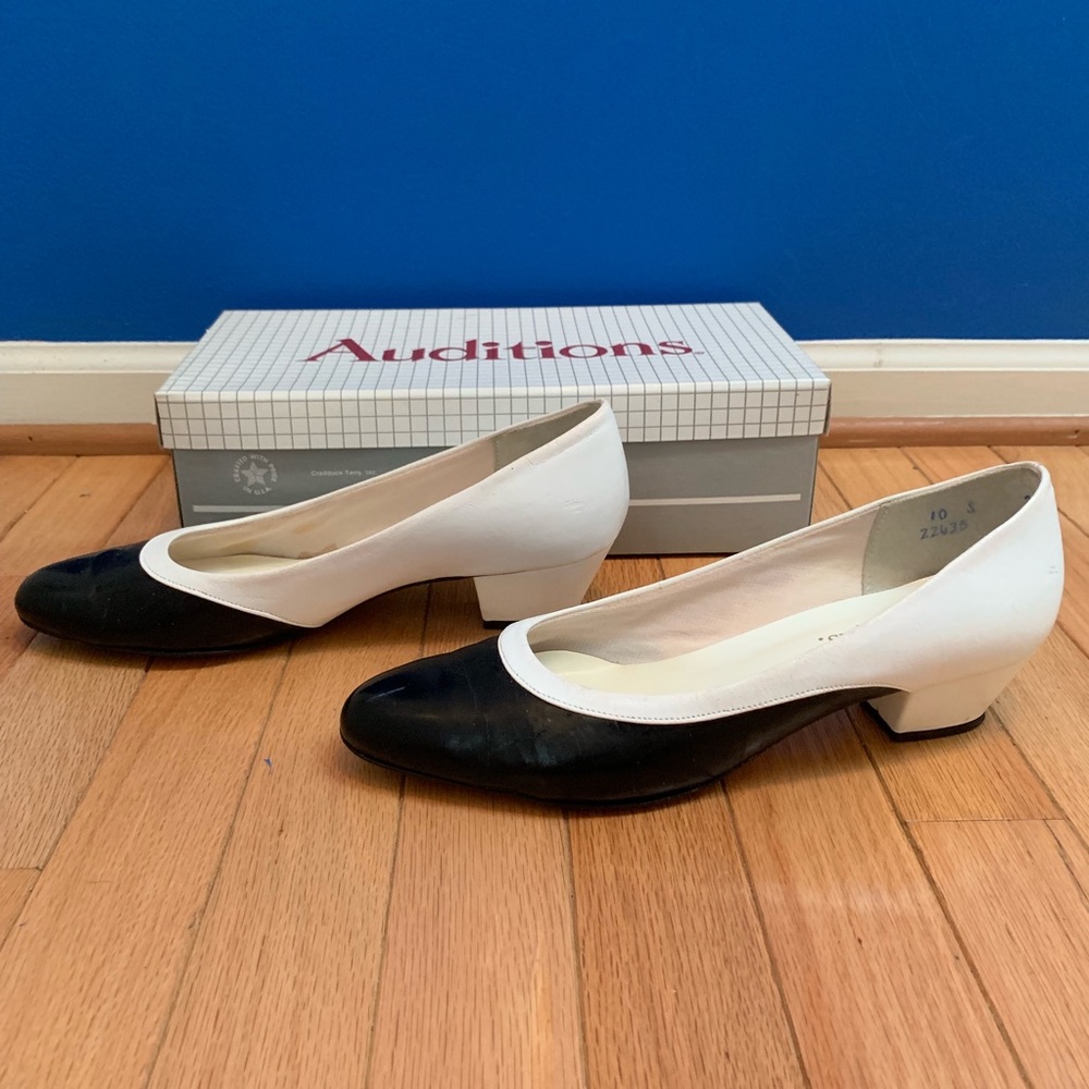 Auditions Vintage Black & White Pump Heels Narrow - Picture 2 of 8